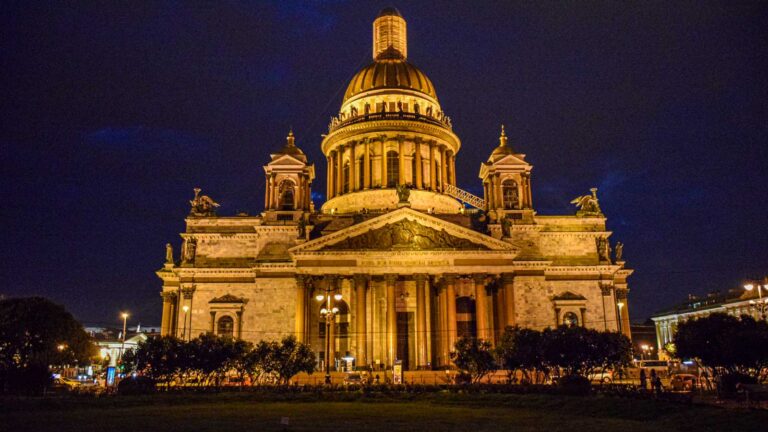 peterburg noću, bele noći, vožnja kanalima i rekama u sankt peterburgu