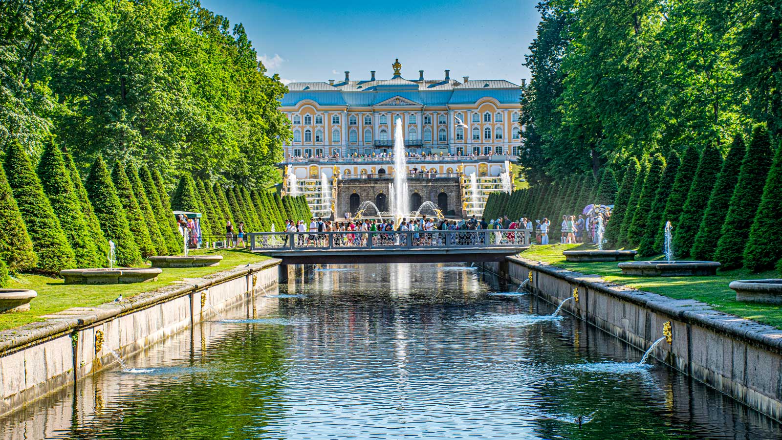Peterhof, znamenistosti Petrograda, aranžmani Peterburg, &scaron;ta videti u Peterburgu
