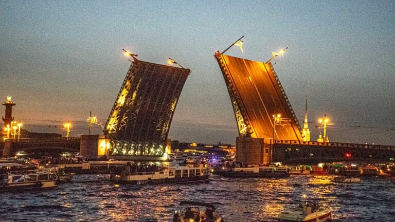 Podizanje mostova u Sankt Peterburgu, kada se podižu mostovi, Neva u sankt peterburgu