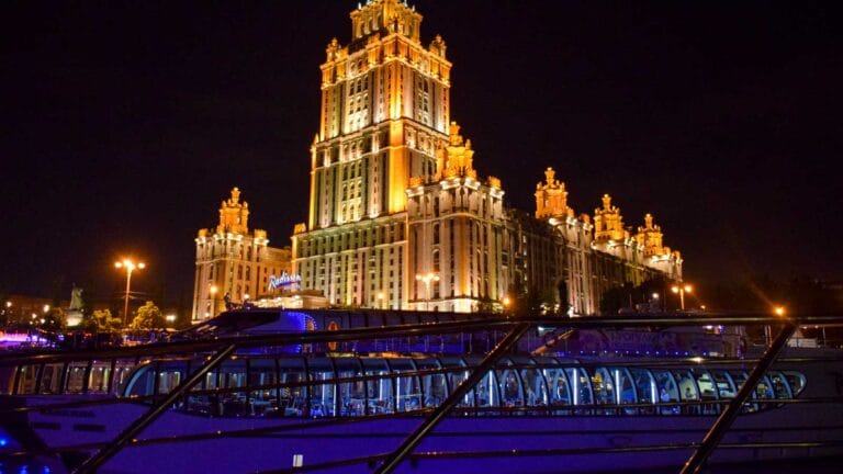 krstarenje rekom Moskvom, brodovi u Moskvi, hotel ukrajina, pristanište u Moskvi